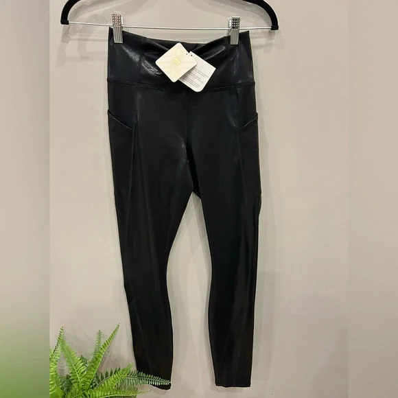 NWT 🍃 Fabletics Black Faux Leather Leggings Shiny Black Fog foil - size XS / 4 - Picture 2 of 12